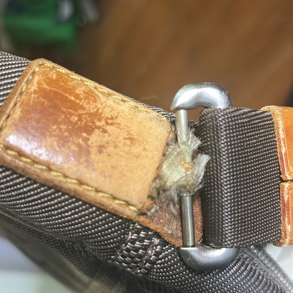 LOUIS VUITTON
Damier Geant Citadin Messenger Terre
📌 strap needs repair - Picture 5 of 8